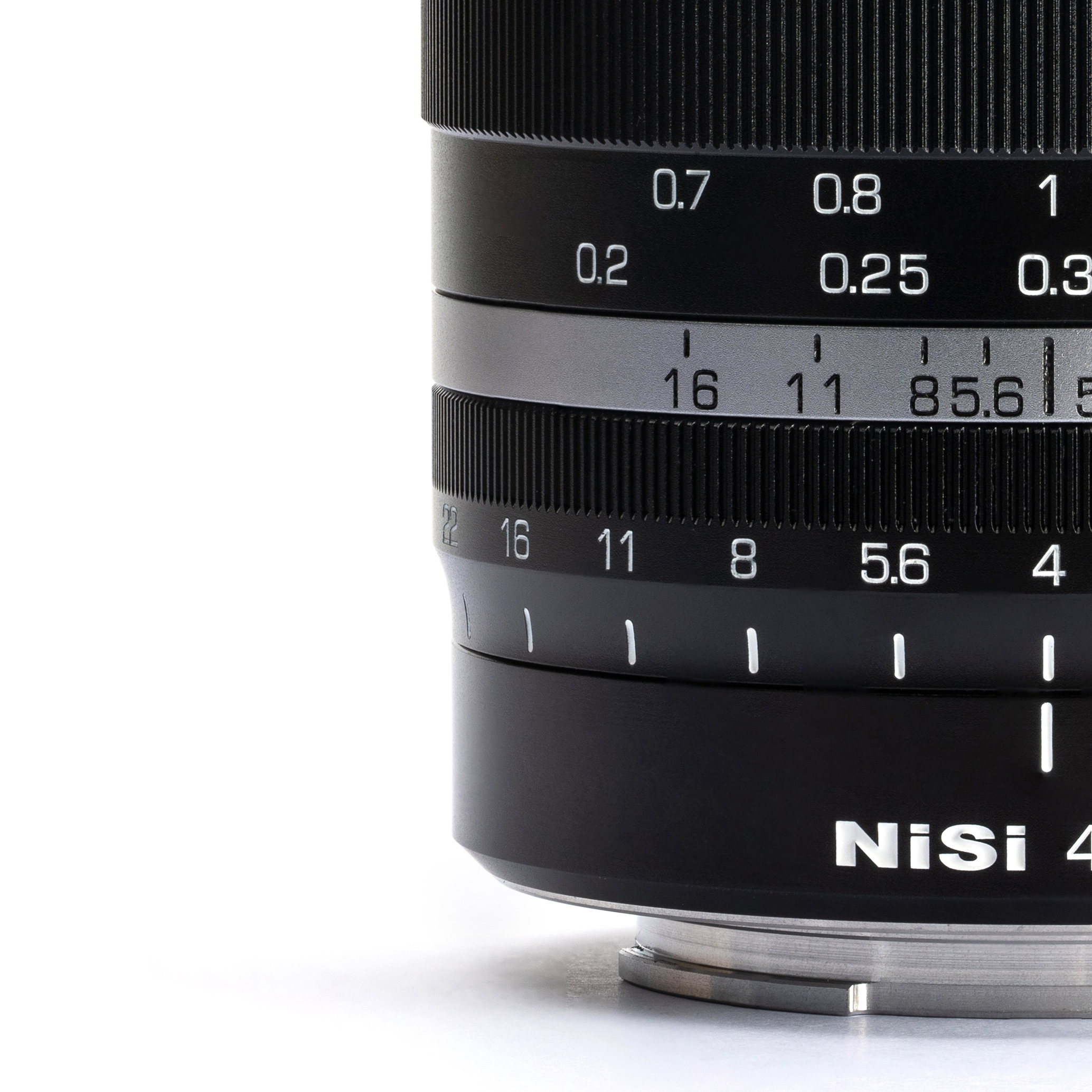 NiSi 15mm F4.0 Closeup Frontal unten links
